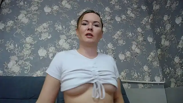 Snapshot of _Miss_Vanilla_ chatting on 03.11.25 Miss Vanilla online show from 03.11.25