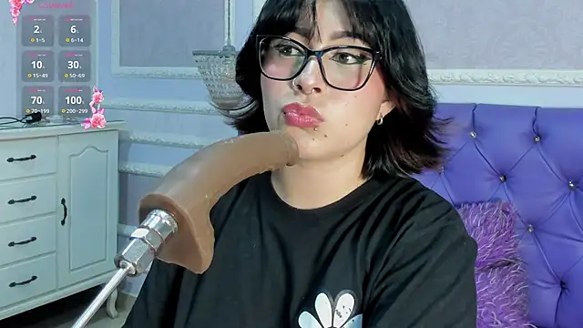 Lily Martinez online show from 02.05.26