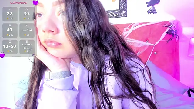 Snapshot of Samantha_Good chatting on 10.22.25 Samantha Good online show from 10.22.25