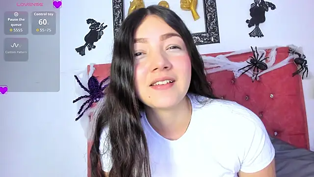 Snapshot of Samantha_Good chatting on 10.24.25 Samantha Good online show from 10.24.25