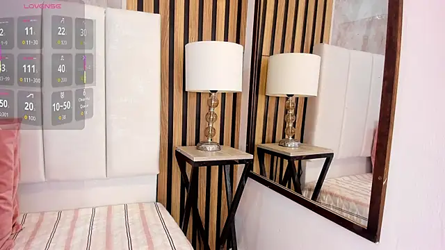 Snapshot of Samantha_Good chatting on 11.17.25 Samantha Good online show from 11.17.25