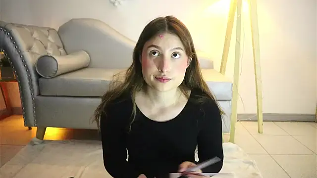 Daisha Riley online show from 12.04.25