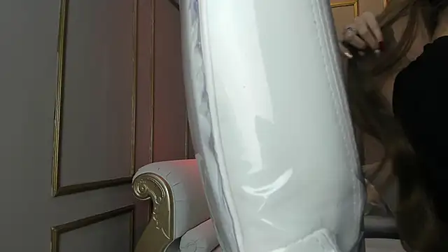 PerlaPreciosa online show from 12.20.25