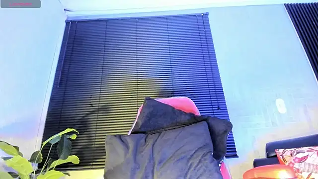 Snapshot of JhonyMiller_ chatting on 11.12.25 JhonyMiller online show from 11.12.25