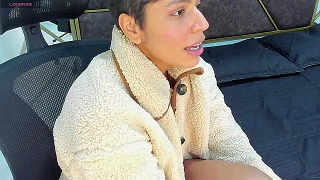 AbrilSonne online show from 01.05.25