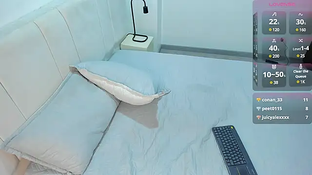 AbrilSonne online show from 02.21.25