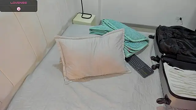 AbrilSonne online show from 02.23.25