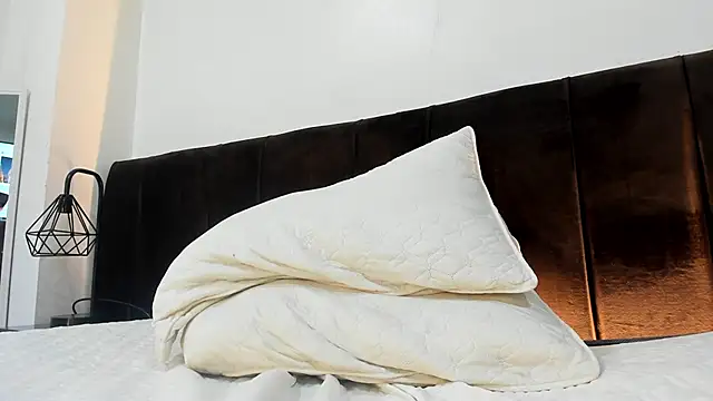 AbrilSonne online show from 03.19.25