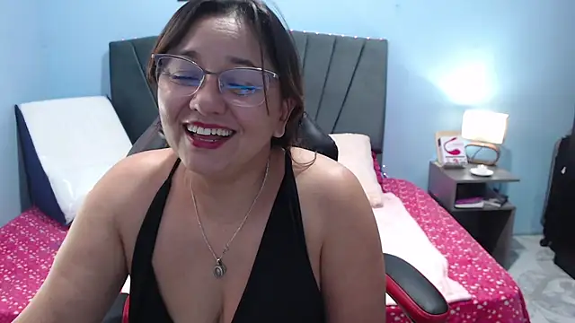 Snapshot of AngelRouss chatting on 03.13.25 AngelRouss online show from 03.13.25