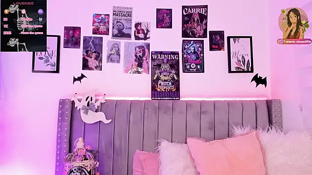 Snapshot of vanesa_moon__ chatting on 10.16.25 vanesa moon online show from 10.16.25