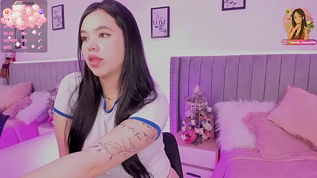 Snapshot of vanesa_moon__ chatting on 11.27.25 vanesa moon online show from 11.27.25