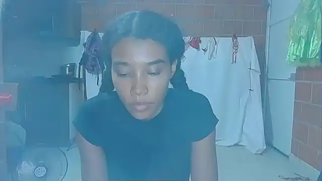 Snapshot of kattyandericc chatting on 10.29.25 kattyandericc online show from 10.29.25