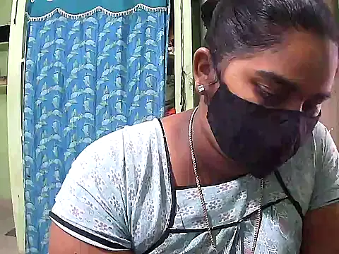 Snapshot of telugu_indhu_0001 chatting on 11.25.25 telugu indhu 0001 online show from 11.25.25