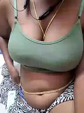 Snapshot of Tamilbigboobie chatting on 12.23.24 Tamilbigboobie online show from 12.23.24