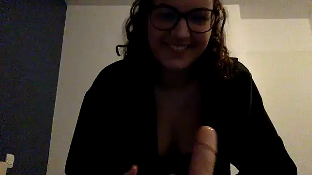 LolaGuess online show from 12.21.24