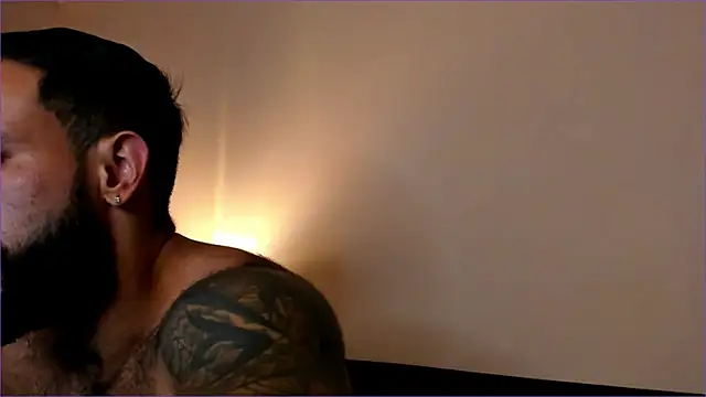 Snapshot of BradLeon_ chatting on 10.06.25 BradLeon online show from 10.06.25