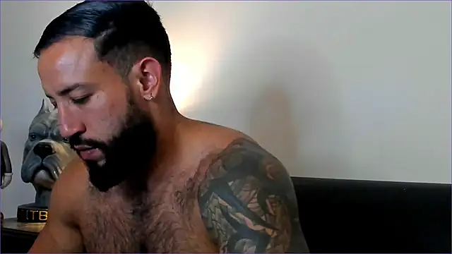 Snapshot of BradLeon_ chatting on 10.29.25 BradLeon online show from 10.29.25