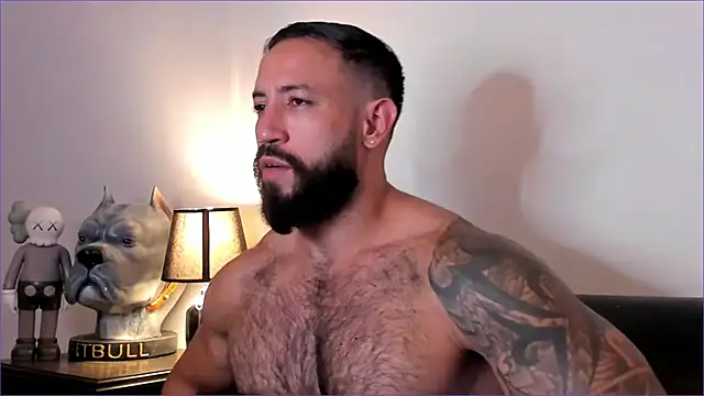 Snapshot of BradLeon_ chatting on 12.04.25 BradLeon online show from 12.04.25