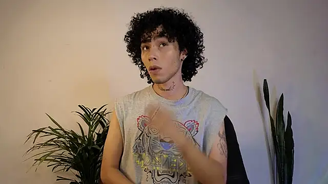 Snapshot of seven7xis chatting on 12.22.24 seven7xis online show from 12.22.24