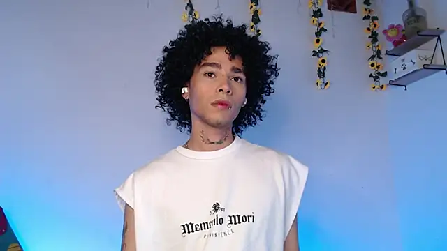 Snapshot of seven7xis chatting on 03.19.25 seven7xis online show from 03.19.25