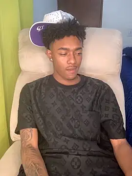 Snapshot of Boy_cock18 chatting on 10.13.25 Boy cock18 online show from 10.13.25