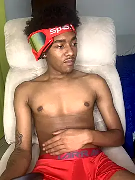 Snapshot of Boy_cock18 chatting on 10.17.25 Boy cock18 online show from 10.17.25