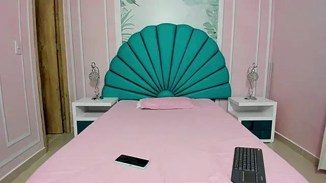 Daphne Fox  online show from 01.13.25