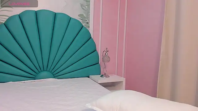 Daphne Fox  online show from 02.23.25