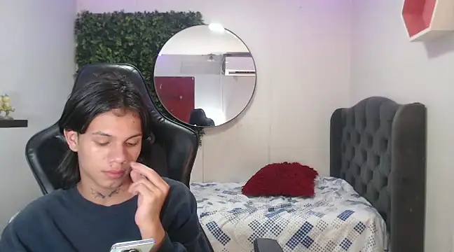 Snapshot of andy_dan18 chatting on 02.05.25 andy dan18 online show from 02.05.25