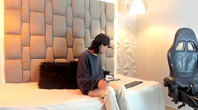 Snapshot of andy_dan18 chatting on 02.12.25 andy dan18 online show from 02.12.25