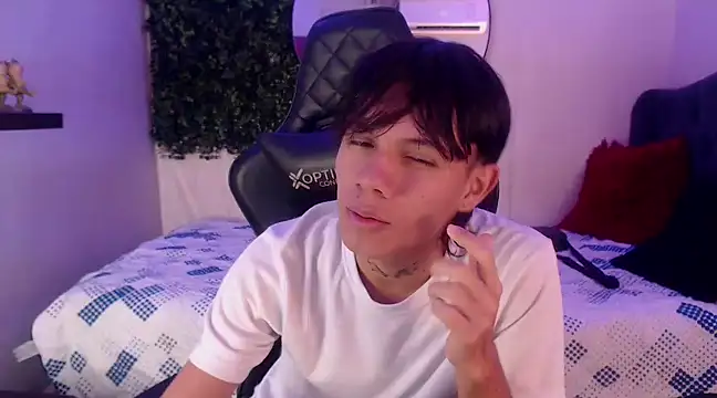 Snapshot of andy_dan18 chatting on 03.01.25 andy dan18 online show from 03.01.25