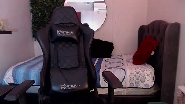 Snapshot of andy_dan18 chatting on 03.17.25 andy dan18 online show from 03.17.25