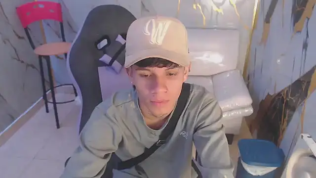 Snapshot of andy_dan18 chatting on 10.18.25 andy dan18 online show from 10.18.25