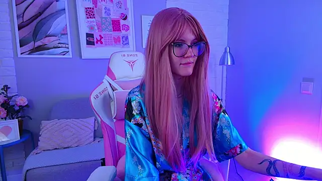 Snapshot of NellieLoyns chatting on 02.09.25 NellieLoyns online show from 02.09.25