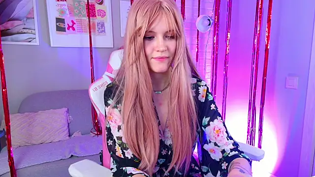 Snapshot of NellieLoyns chatting on 02.16.25 NellieLoyns online show from 02.16.25