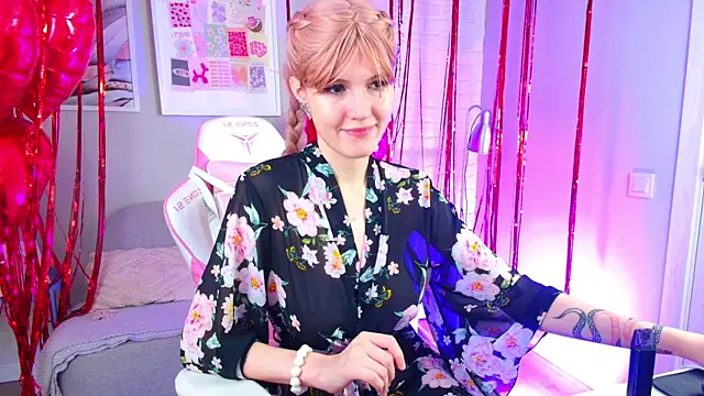 Snapshot of NellieLoyns chatting on 02.18.25 NellieLoyns online show from 02.18.25