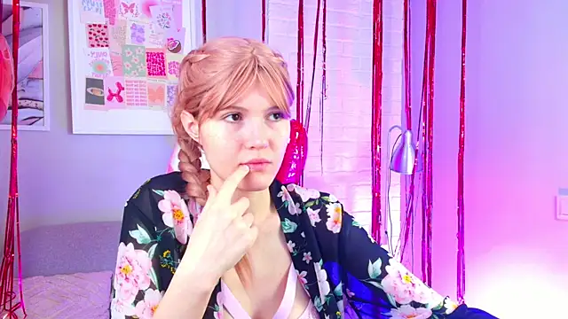 Snapshot of NellieLoyns chatting on 02.19.25 NellieLoyns online show from 02.19.25