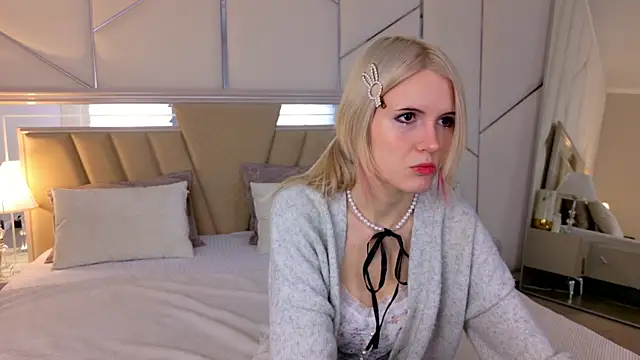 Snapshot of NellieLoyns chatting on 03.06.25 NellieLoyns online show from 03.06.25