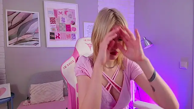 Snapshot of NellieLoyns chatting on 03.14.25 NellieLoyns online show from 03.14.25