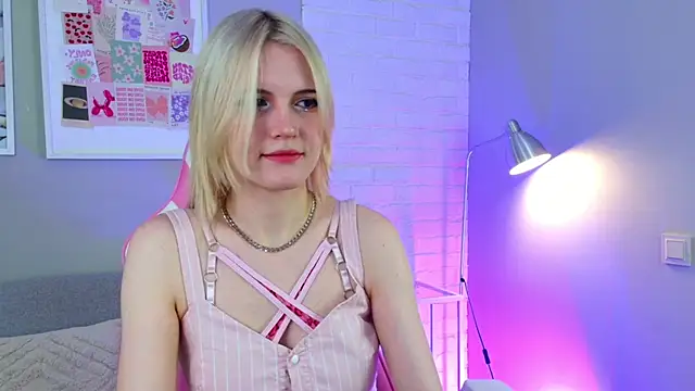 Snapshot of NellieLoyns chatting on 03.16.25 NellieLoyns online show from 03.16.25