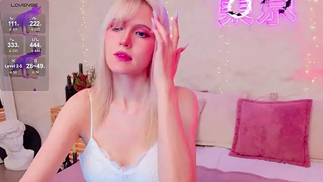 Snapshot of NellieLoyns chatting on 10.29.25 NellieLoyns online show from 10.29.25