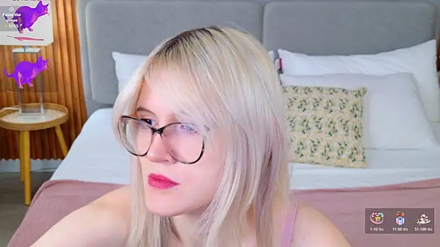 Snapshot of NellieLoyns chatting on 11.19.25 NellieLoyns online show from 11.19.25