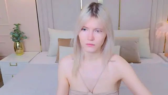 NellieLoyns online show from 12.04.25