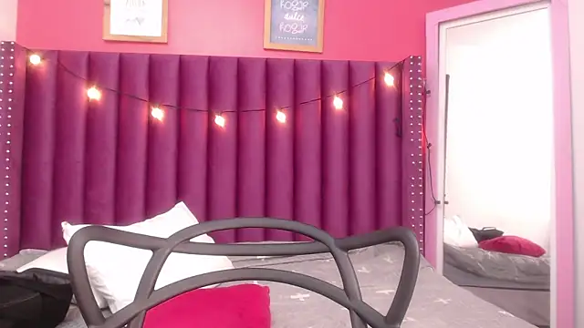 Snapshot of MommyHelpsmee chatting on 02.26.25 MommyHelpsmee online show from 02.26.25