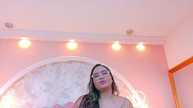 MiaLaurents online show from 11.21.25