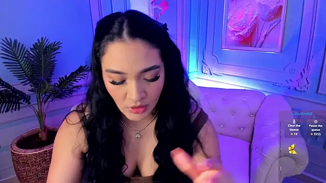 stefany duque1  online show from 10.29.25