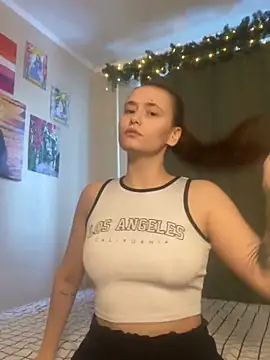 Snapshot of Sabrina_shells chatting on 03.22.25 Sabrina shells online show from 03.22.25