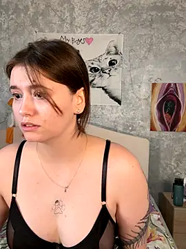 Snapshot of Sabrina_shells chatting on 10.02.25 Sabrina shells online show from 10.02.25