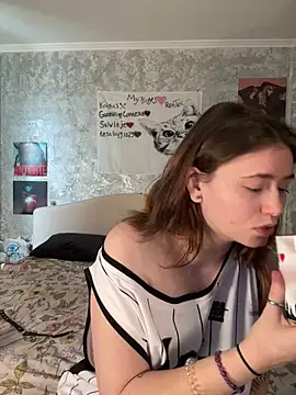 Snapshot of Sabrina_shells chatting on 10.08.25 Sabrina shells online show from 10.08.25