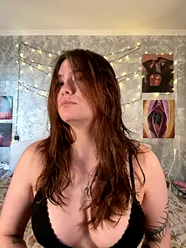 Snapshot of Sabrina_shells chatting on 11.12.25 Sabrina shells online show from 11.12.25